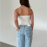 Modelfoto af pige med CHRISTINE top, hvid og NANNA jeans, lyseblå - begge fra fra BySofieSønderby