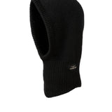 En sort balaclava med tætstrikket materiale båret i en enkel, neutral hvid baggrund. Små teksturmærker viser en diskret etiket med teksten "JACK & JONES".