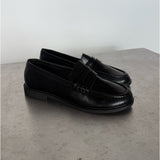 Produktfoto af OCTAVIA loafers, sort på grå baggrund - Fra BySofieSønderby