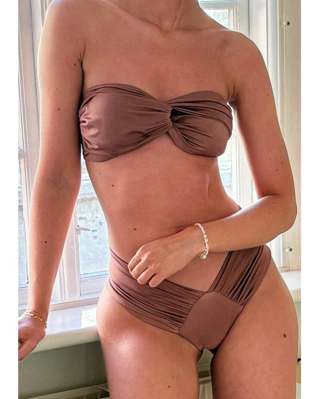 Modelbillede af rosa ALICE bikini. Set forfra. Fra BySofieSønderby