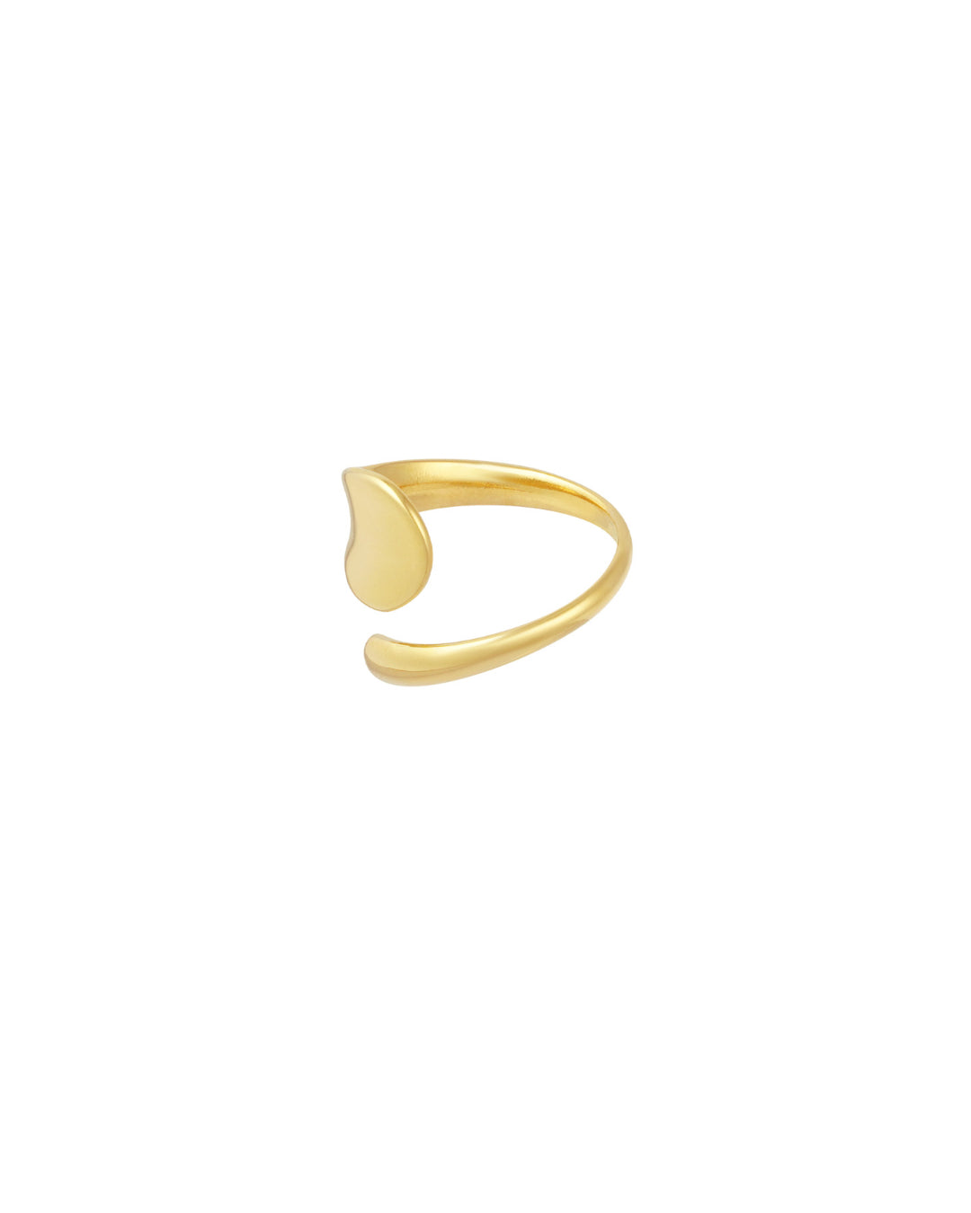 En guldring med et dråbeformet design viser en elegant bue i en hvid baggrundsindstilling, der fremhæver dens enkle og sofistikerede detaljer.