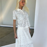 Modelbillede af hvid BIANCA bluse. Set forfra. Fra BySofieSønderby