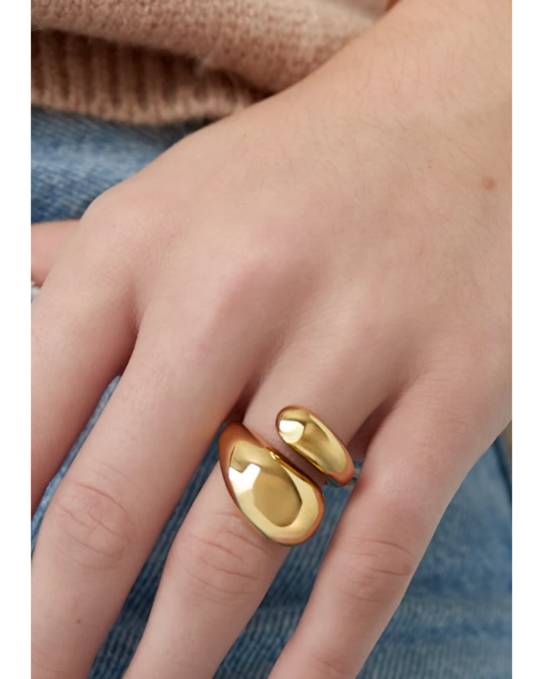 Modelbillede af guld BIANCA ring. Fra BySofieSønderby