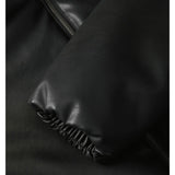 Detaljebillede af sort CALA bomber jakke. Fra BySofieSønderby.