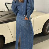 Modelbillede af CANA denim jakke, blå og CANA denim nederdel, blå. Fra BySofieSønderby