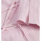 Detaljebillede af lyserød CARO skjorte med bæltedetalje. Fra BySofieSønderby