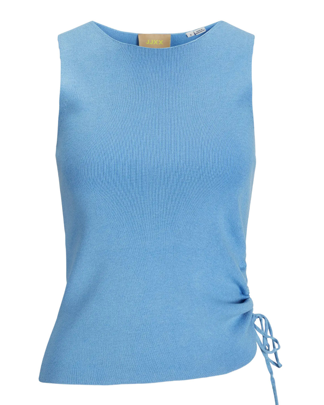 Blå tanktop uden ærmer har en snøring i siden, der skaber en rynkning. Mærket "JJXX" er synligt på mærkets etikette omkring halsområdet, mod en hvid baggrund.
