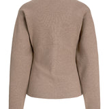 Produktbillede af beige DIANA strik. Set bagfra. Fra BySofieSønderby