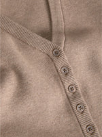 Detaljebillede af beige DIANA strik. Fra BySofieSønderby