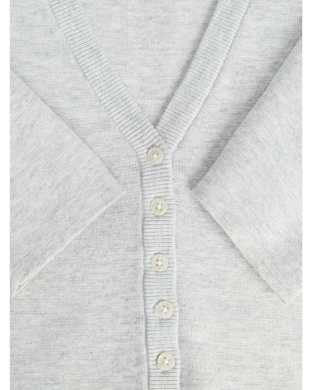 Detaljebillede af grå DIANA strik. Fra BySofieSønderby