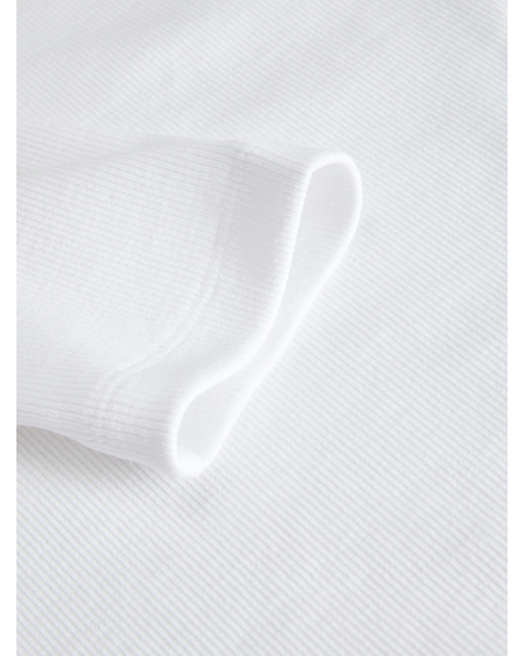 Detaljefoto af hvid Fifi boatneck bluse. Fra BySofieSønderby