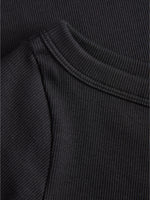 Detaljebillede af FIFI boatneck top i sort. Fra BySofieSønderby