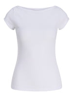 Produktbillede af hvid FIFI boatneck t-shirt med korteærmer. Set forfra. Fra BySofieSønderby