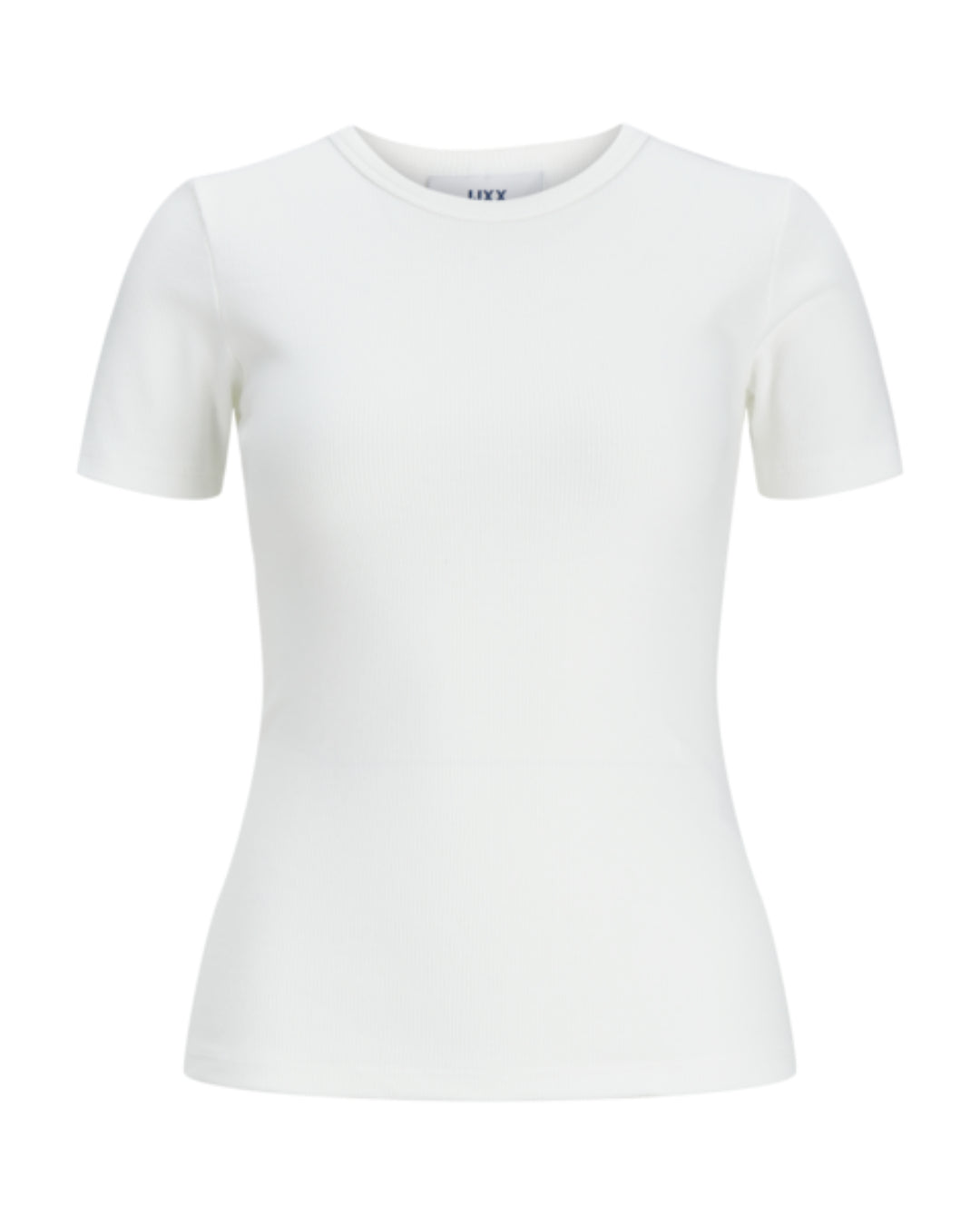 Hvid T-shirt ligger fladt med kort ærme, rund hals og minimal tekstur, mod en neutral, hvid baggrund. Øverst ses teksten "LIYY".