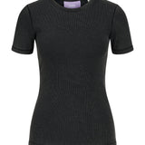 Produktfoto af Frankie t-shirt i vasket sort. På hvid baggrund. Fra by Sofie Sønderby