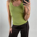 Modelbillede af grønFRIDA top. Set forfra. Fra BySofieSønderbys