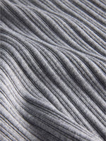 Detaljebillede af grå HADLEY polo. Fra BySofieSønderby