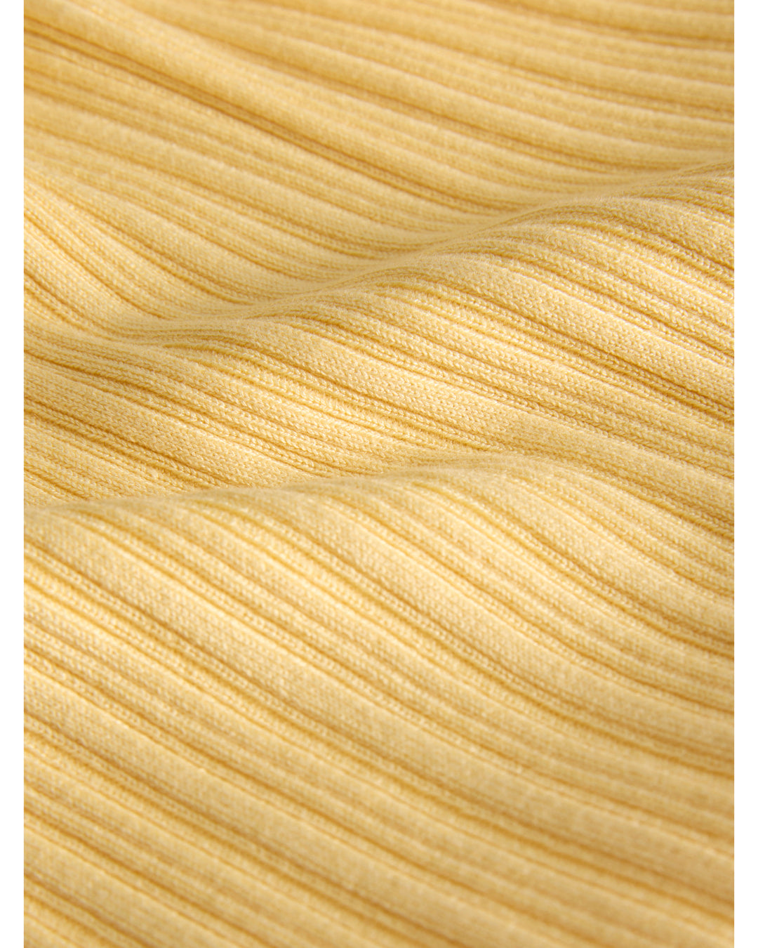 Detaljebillede af gul HADLEY polo. Fra BySofieSønderby