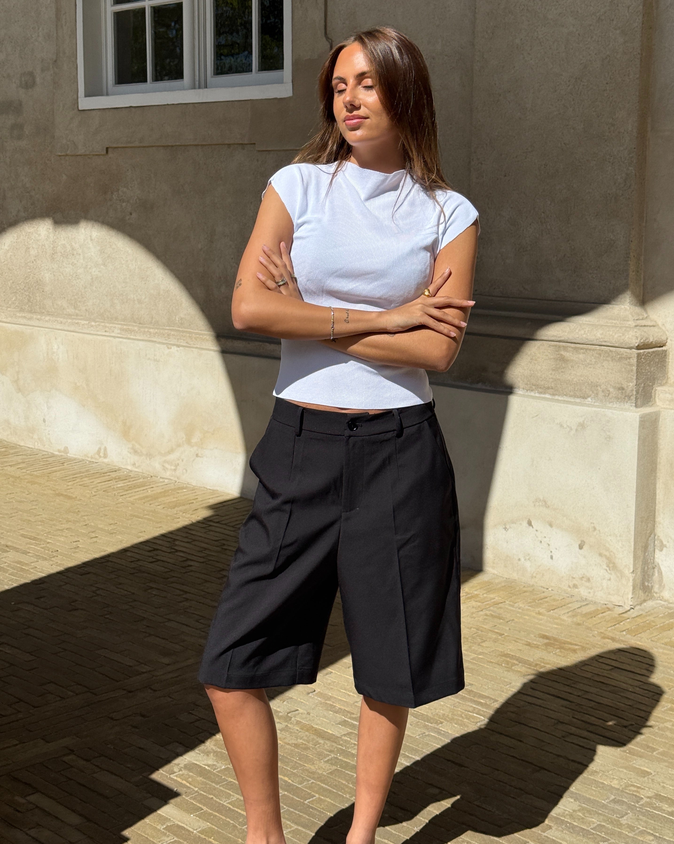 Modelbillede af HATTIE top, hvid. Fra BySofieSønderby
