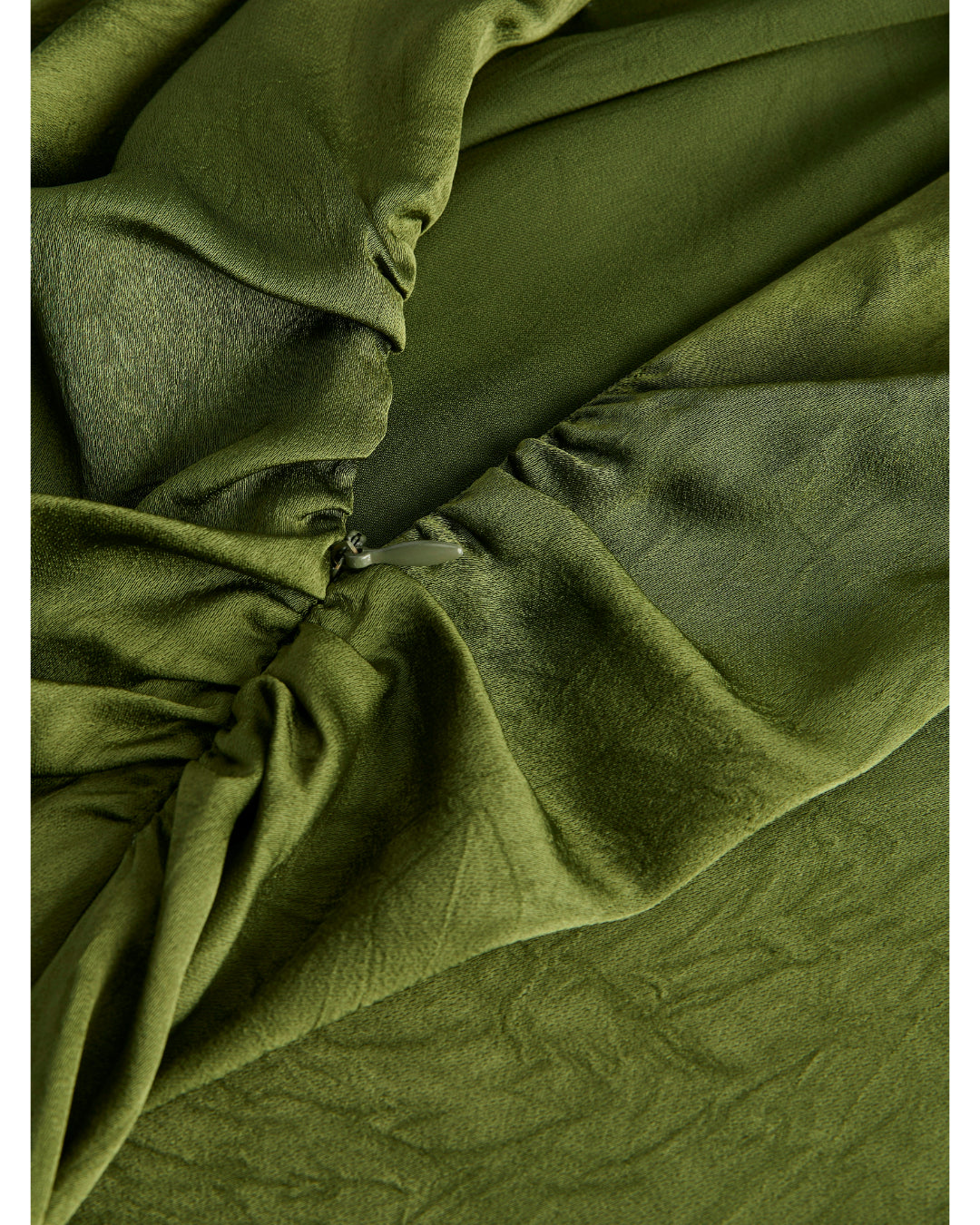 Detaljebillede af grøn JANE kjole. BySofieSønderby.