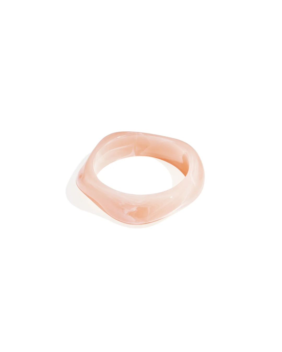 Produktbillede af JODY armbånd i lyserød resin. Fra BySofieSønderby
