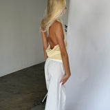 Modelbillede af JORDAN halterneck top, hvid. Fra BySofieSønderby