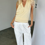 Modelbillede af JORDAN halterneck top, hvid. Fra BySofieSønderby