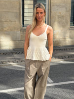 Modelbillede af KITTY top, creme. Fra BySofieSønderby