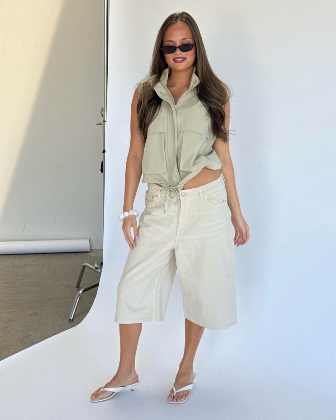 Modelbillede af beige KYOTO jorts. Set forfra. Fra BySofieSønderby