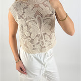 Modelbillede af creme farvet LEXI top. Set forfra. Fra BySofieSønderby