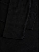 Detaljebillede af sort LISA bluse. Fra BySofieSønderby
