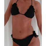 Modelbillede af sort LUCCA bikini. Set forfra. Fra BySofieSønderby