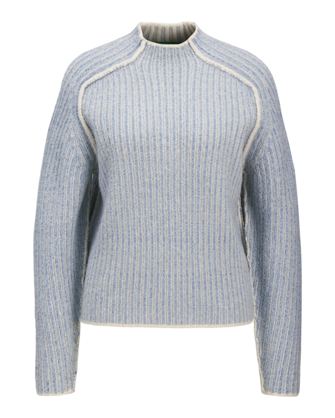 En grå og blå strikket sweater har et ribbet mønster, lange ærmer og en rund halsudskæring. Sweateren er præsenteret mod en hvid baggrund og er uden tekst.