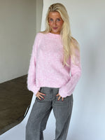 Modelbillede af MILLY strik i lyserød. Fra BySofieSønderby