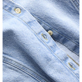 Detaljebillede af lyseblå MINA denim skjorte. Fra BySofieSønderby