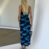 Modelbillede af blå MINNA kjole. Set bagfra. Fra BySofieSønderby