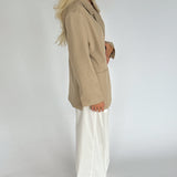 Modelbillede af MIRABEL oversized blazer, beige. Fra BySofieSønderby