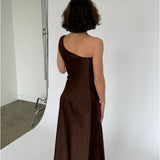 NAT one shoulder klänning, brun