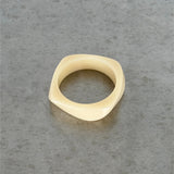 Billede af creme farvet PEYTON bangle. Fra BySofieSønderby