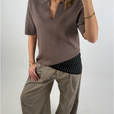 Modelbillede af brun REYNARD polo. Set forfra. Fra BySofieSønderby