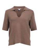 Produktbillede af brun REYNARD polo t-shirt. Set forfra. Fra BySofieSønderby