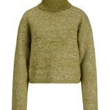 Produktbillede af grøn ROSANNA striktrøje med rullekrave, set forfra. Fra BySofieSønderby.