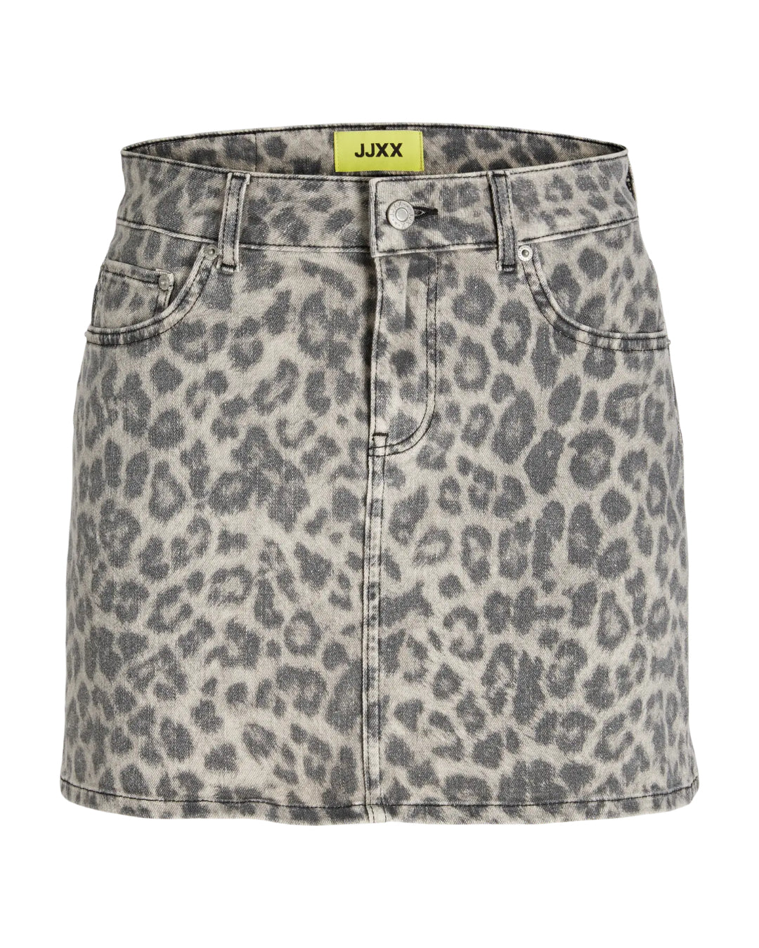Nederdel med leopardmønster, uden bevægelse, mod en hvid baggrund. Over lædermærket står "JJXX" med gul baggrund.