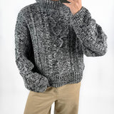 Modelfoto af pige med sort SIMIK rullekrave striktrøje, samt beige TOKYO jeans. Set forfra. Alt er fra BySofieSønderby