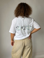 Modelbillede af SNDRB t-shirt i hvid/grå camouflage. Fra BySofieSønderby