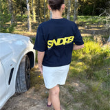 Modelfoto af pige, som bærer SNDRB t-shirt, navy og hvid nederdel - alt fra BySofieSønderby