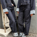 Modelfoto af to piger i mørkeblå Tokyo jeans og mørkeblå Vega jakker. Fra BySofieSønderby
