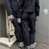 Modelfoto af to piger i mørkeblå Tokyo jeans og mørkeblå Vega jakker. Fra BySofieSønderby