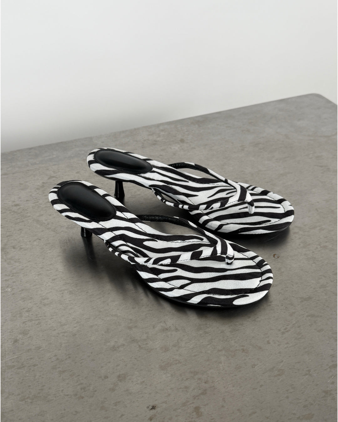 Billede af zebra mønstrede VIGGA sko med lav hæl. Fra BySofieSønderby
