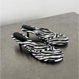 Billede af zebra mønstrede VIGGA sko med lav hæl. Fra BySofieSønderby
